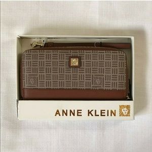 Anne Klein travel clutch
